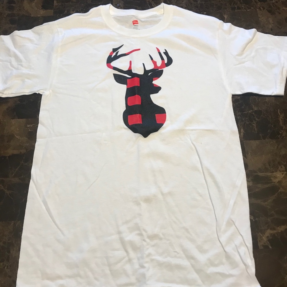 🎉NWOT Deer Red and Black T-shirt!